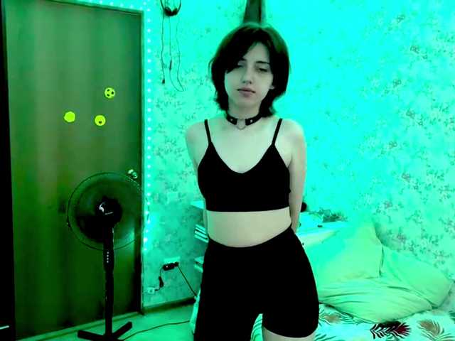 CrystalCalvaruso live cam on BongaCams