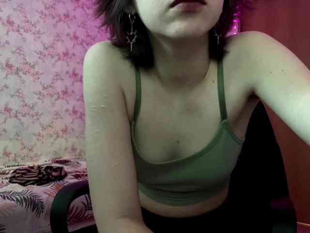 CrystalCalvaruso webcam