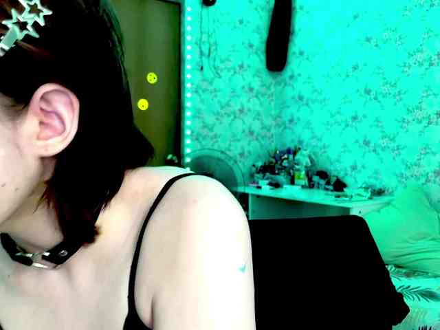 CrystalCalvaruso webcam