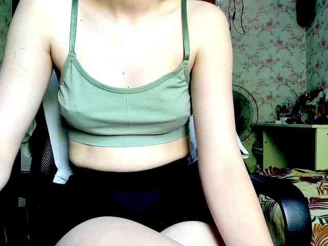 CrystalCalvaruso webcam