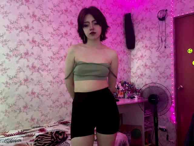CrystalCalvaruso webcam