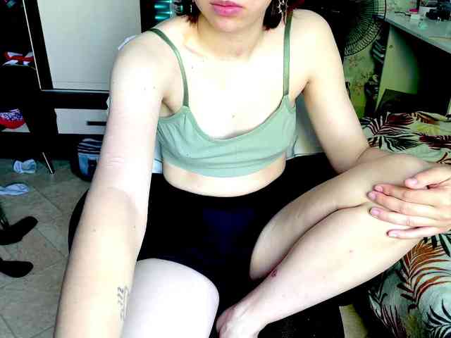 CrystalCalvaruso webcam