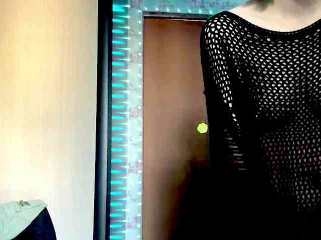 CrystalCalvaruso webcam