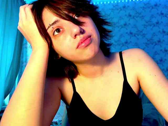 CrystalCalvaruso webcam