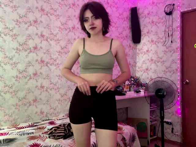 CrystalCalvaruso webcam