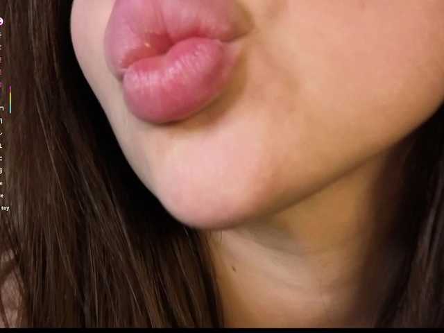 Adelmrr live cam on BongaCams