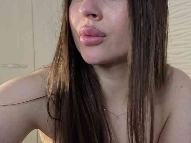 Adelmrr Live Webcam on BongaCams