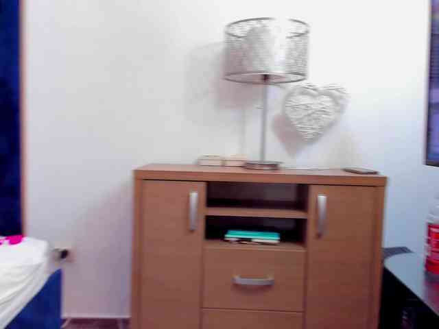 tenny-shy webcam
