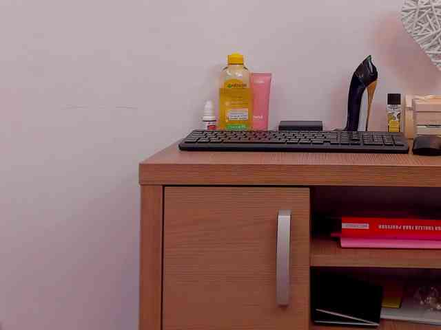tenny-shy webcam