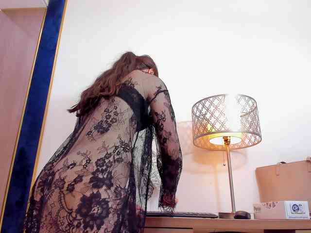 tenny-shy webcam