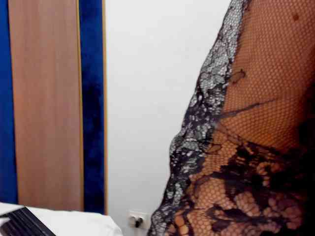 tenny-shy webcam