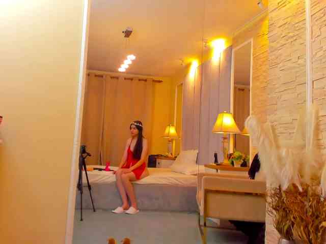 tenny-shy webcam