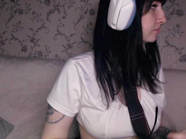 tastycherrypie — live female cam