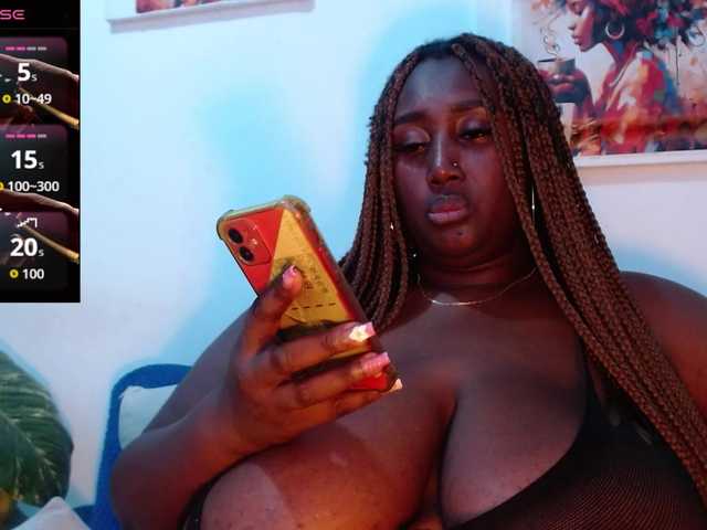 SavannaRichards live cam on BongaCams