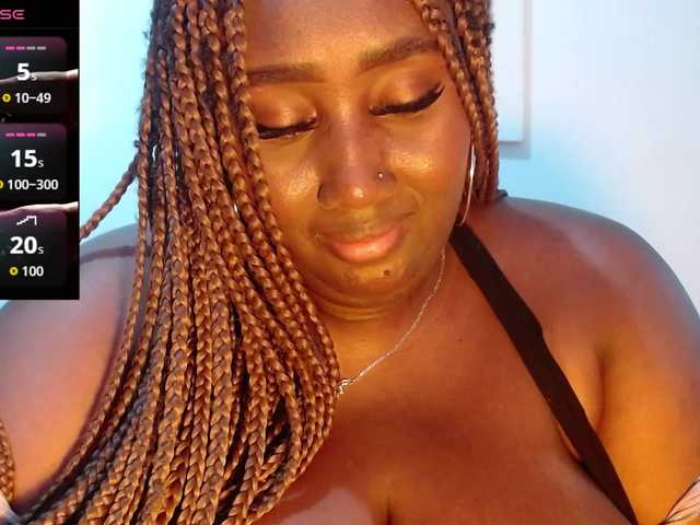 SavannaRichards live cam on BongaCams