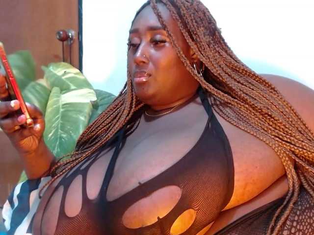 SavannaRichards live cam