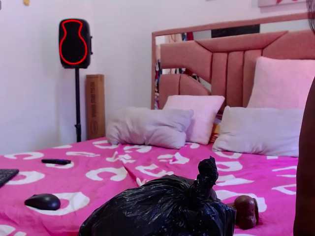 SavannaRichards, live now on BongaCams
