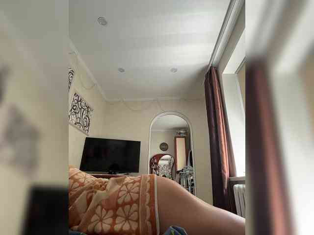Wild-Foxie webcam