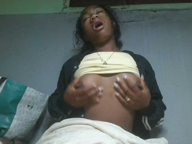Joela1 live cam on BongaCams