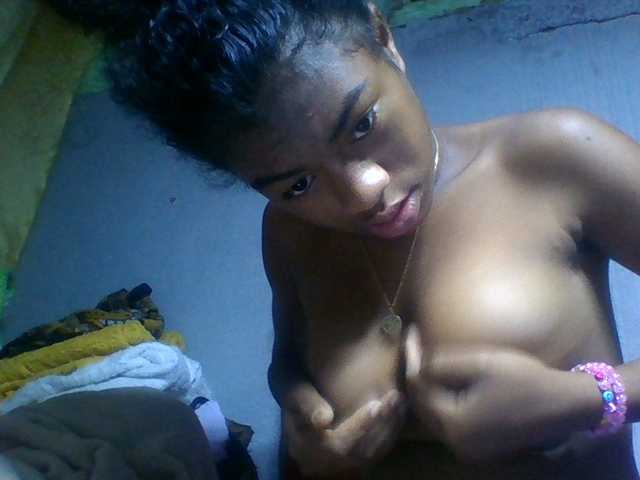 Joela1 live cam on BongaCams