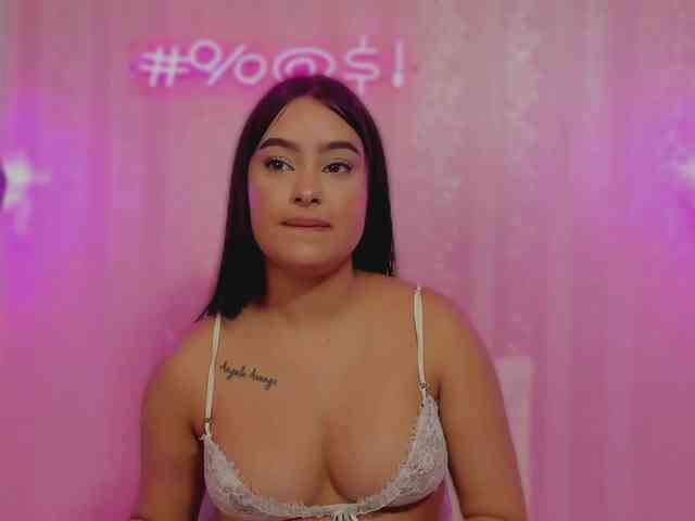 AriaClaire webcam