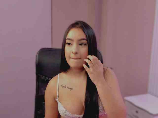 AriaClaire webcam