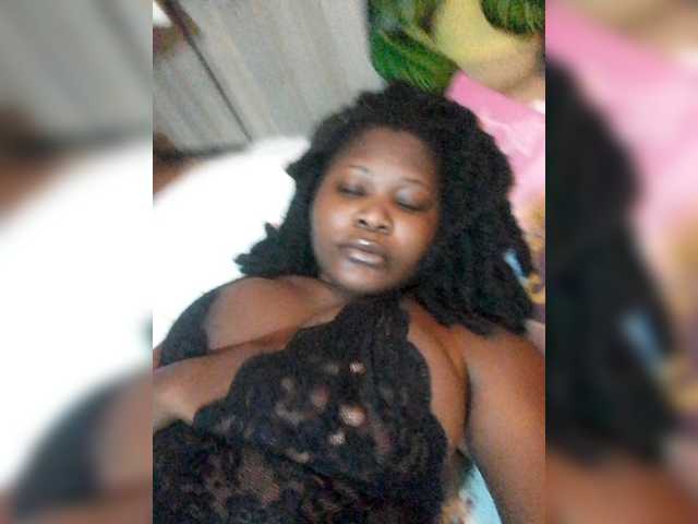 Nessaa live cam on BongaCams