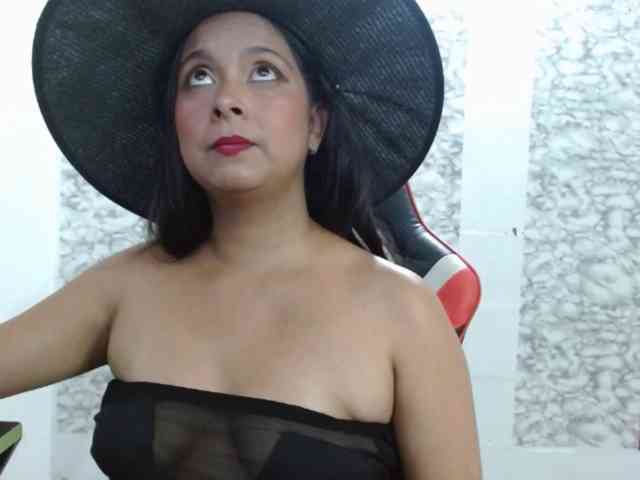 Modelo: Zamiramoon