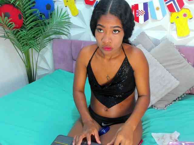 Chanell-Banks webcam