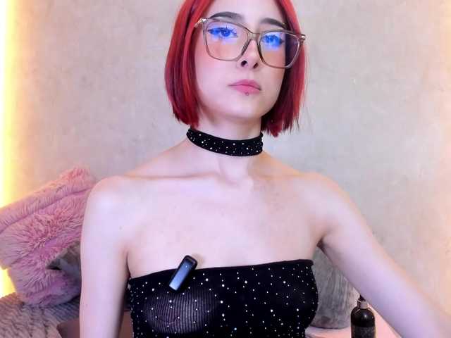 mia-greey live cam on BongaCams