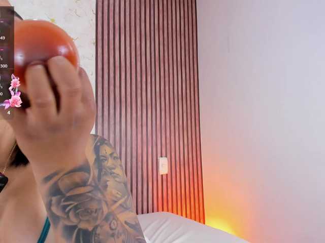 Victoria-Monroe live webcam show