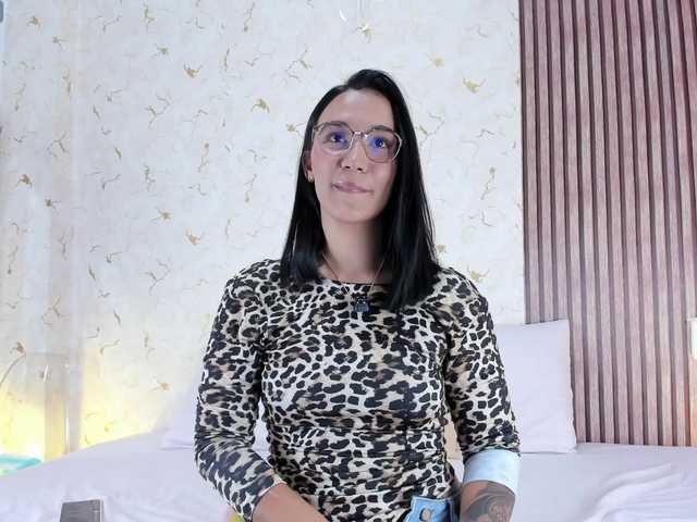 Victoria-Monroe live cam on BongaCams