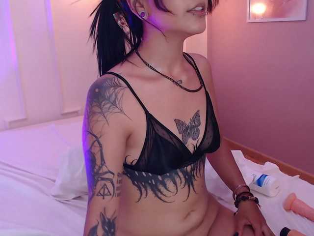 AzulaDark live webcam show