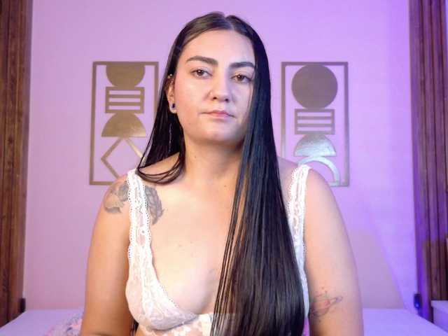 le modèle Eva-del-Mar est en webcam porno dans un show sur le site bongacams, il possède les tags suivants: Latino/Hispanic,Brunette,Shaved