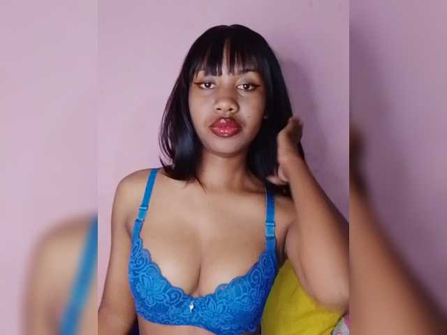 Laurapink live cam on BongaCams