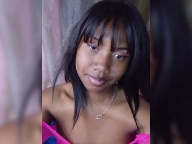 Laurapink live cam on BongaCams