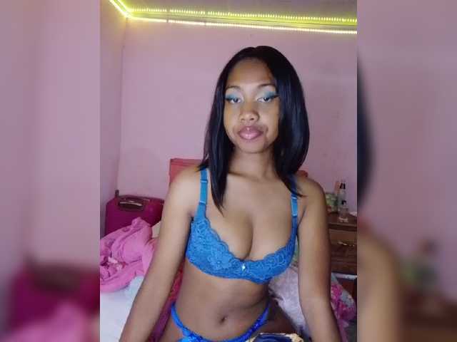 Laurapink live cam on BongaCams