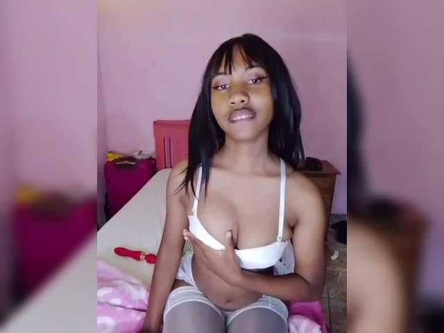 Laurapink live cam on BongaCams