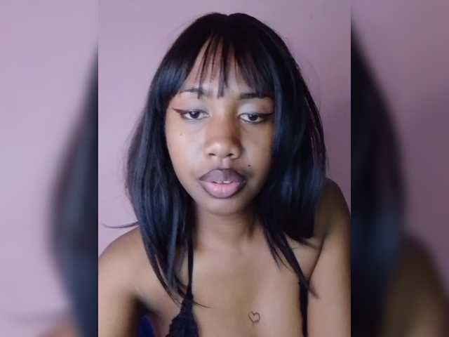 Laurapink live cam on BongaCams