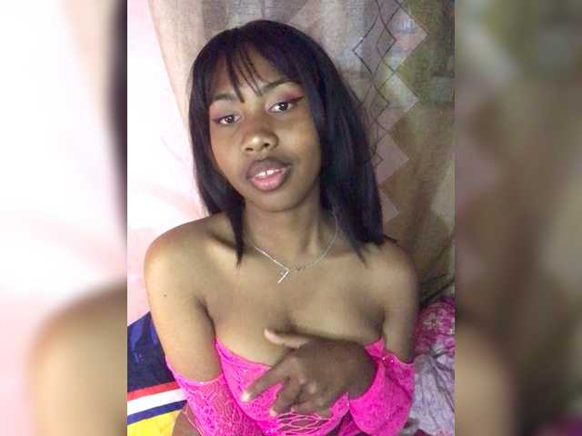 Laurapink live cam on BongaCams