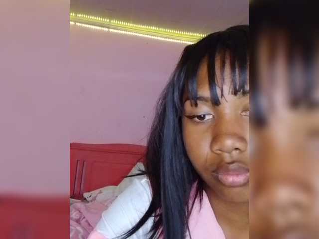 Laurapink live cam on BongaCams