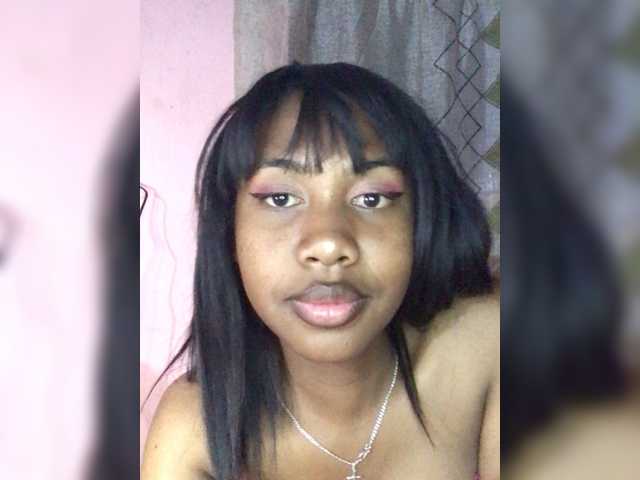 Laurapink live cam on BongaCams