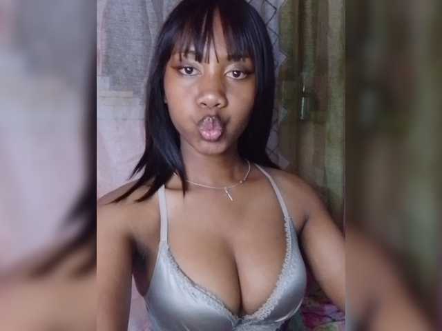 Laurapink live cam on BongaCams