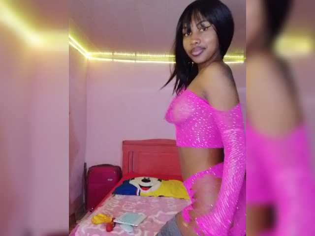 Laurapink live cam on BongaCams