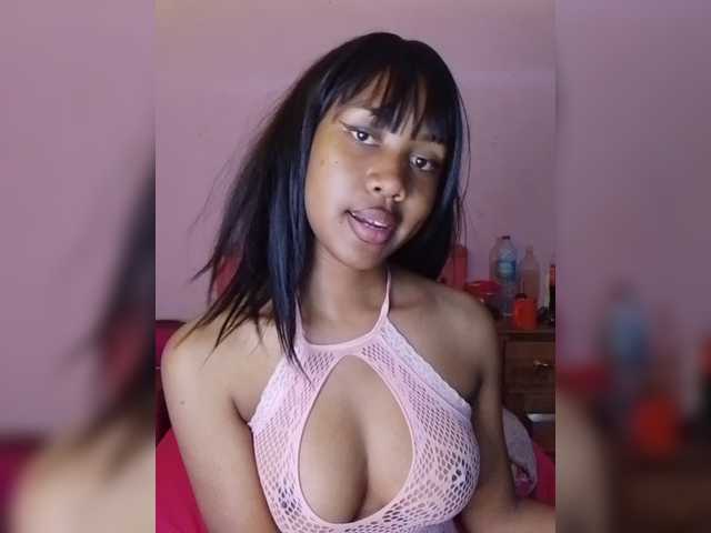 Laurapink live cam on BongaCams
