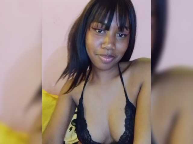 Laurapink live cam on BongaCams