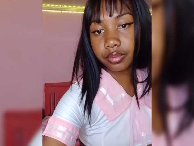 Laurapink live cam on BongaCams