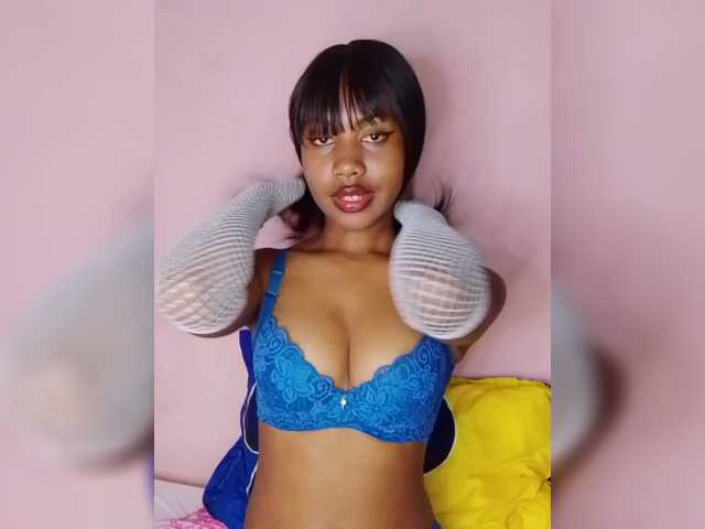 Laurapink live cam on BongaCams