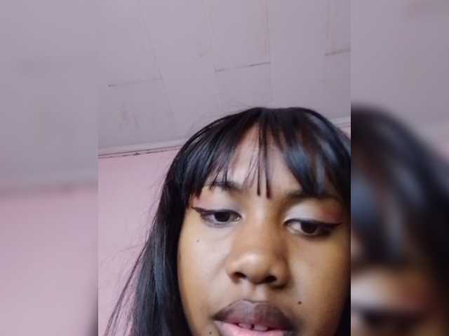 Laurapink live cam on BongaCams