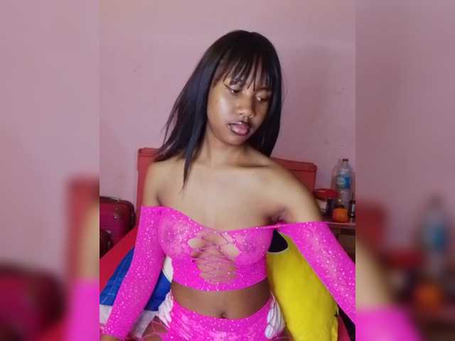 Laurapink live cam on BongaCams